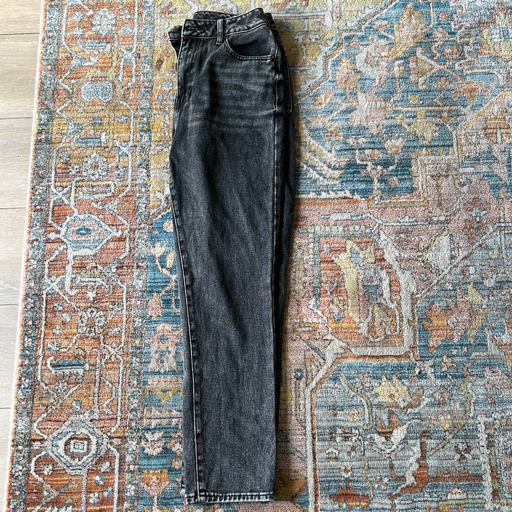 Pacsun Black Mom Jeans size 27 like new.